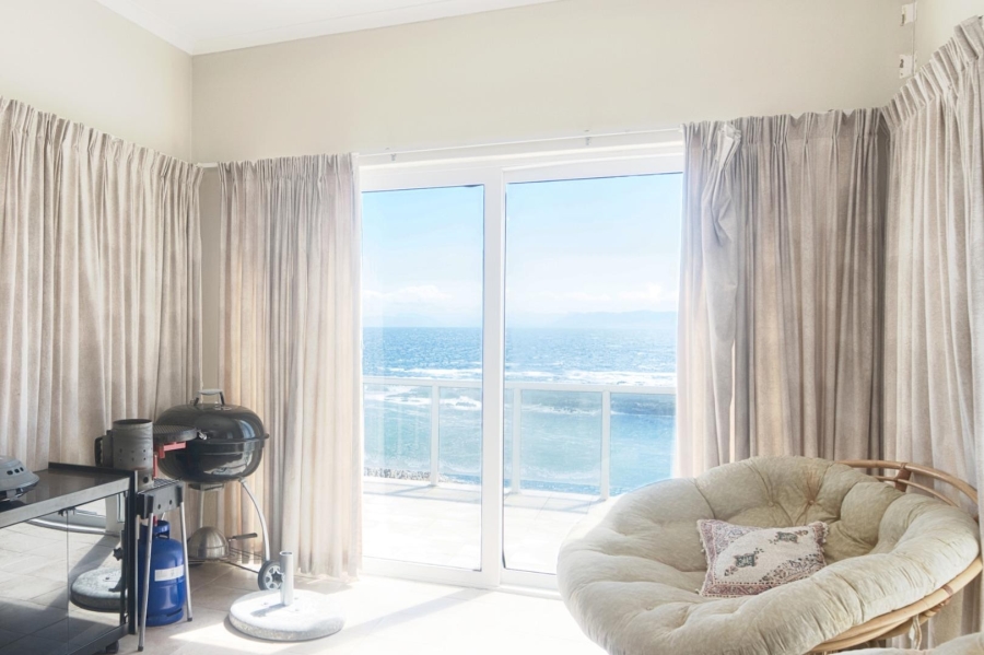 5 Bedroom Property for Sale in De Kelders Western Cape